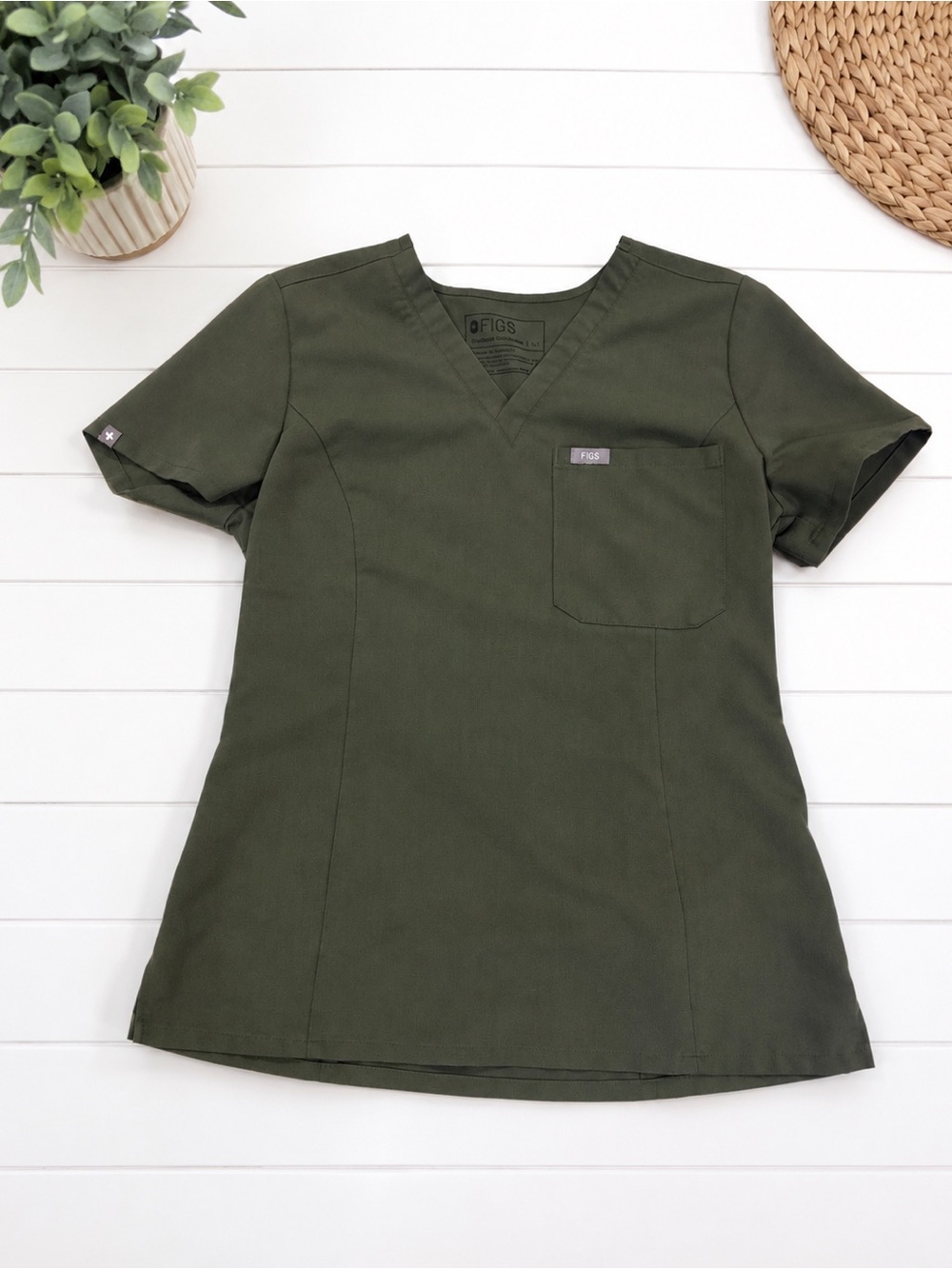 FIGS Catarina Women’s Moss V-Neck Scrub Top XS Technical Collection